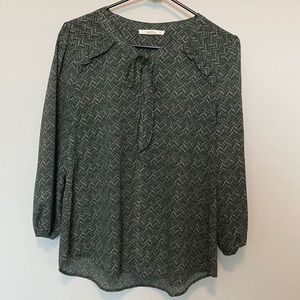 Fun2Fun Aragog Ruffle Detail Blouse, size medium